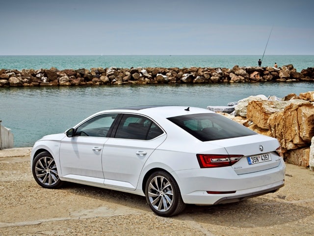 Skoda Superb: обзор, технические характеристики, комплектации - фото2