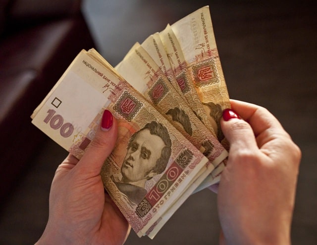 Міжбанк, готівка, карта: чому різні курси валют в Україні та де вигідніше обмінювати - фото3