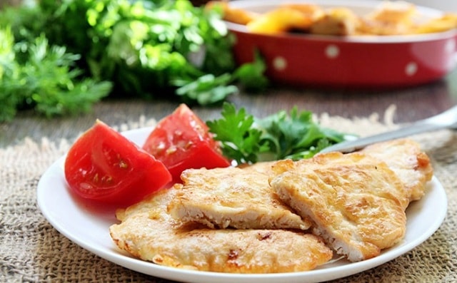 Блюда из куриной грудки на сковороде - быстро и вкусно - фото1