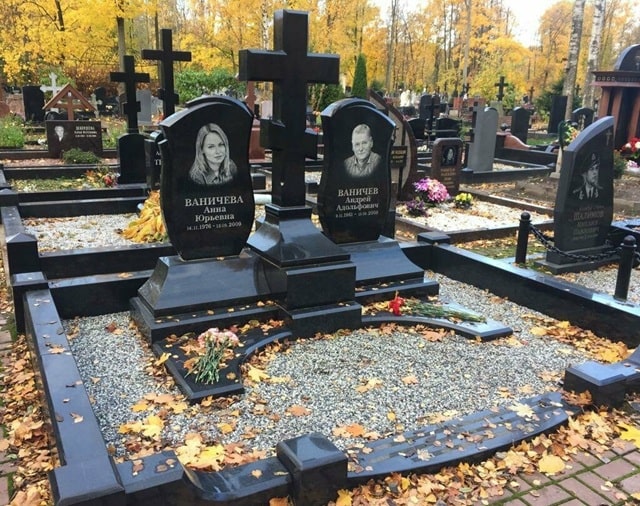 Памятник на могилу из гранита или мрамора: какой материал лучше, особенности, плюсы и минусы - фото3