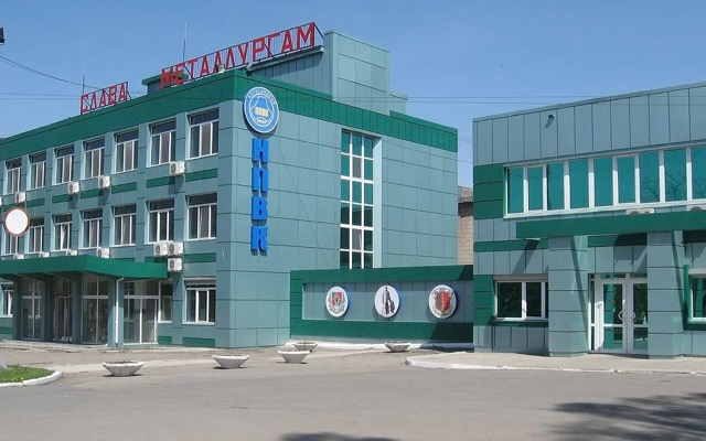 На Лутугинском валковом комбинате зарплату задерживают почти год