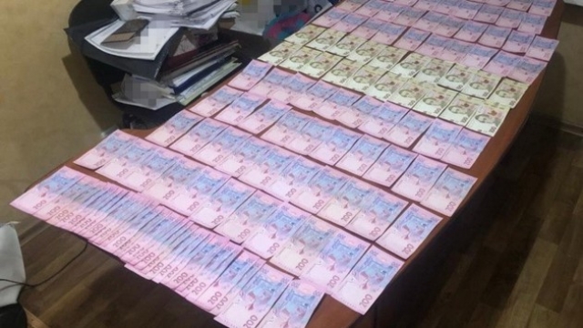 Задержаны чиновники, подозреваемые во взятках
