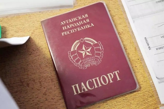 Россияне отменяют паспорта луганской и донецкой «республик»
