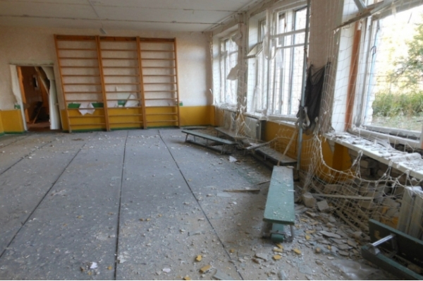 В Луганске ремонтирую разрушенные дома, больницы и школы