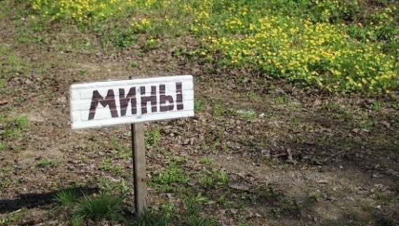 Под Алчевском КамАЗ наехал на мину, погиб мужчина, двое травмированы