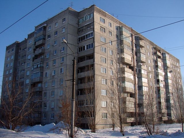 В Луганске обрушилась крыша 9-этажного дома