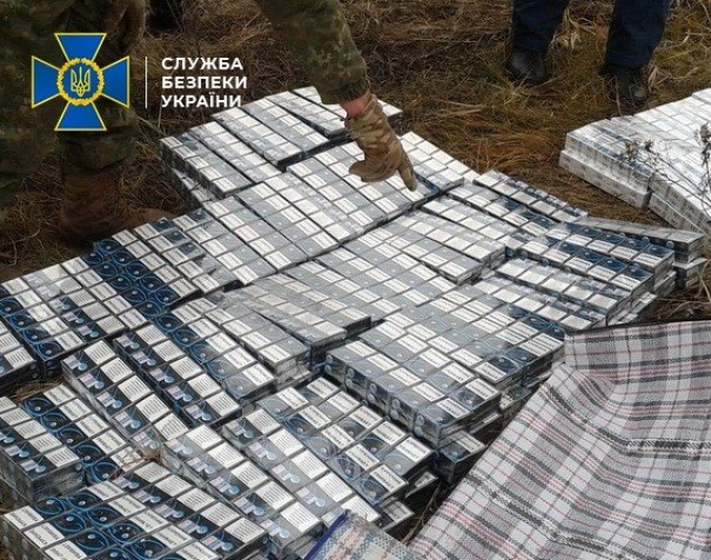 У Трехизбенки задержан житель Северодонецка – вез контрафактный товар