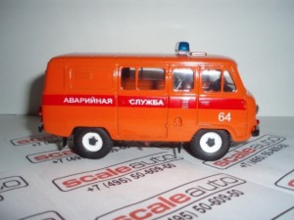 В Луганске аварийные службы работают под обстрелом