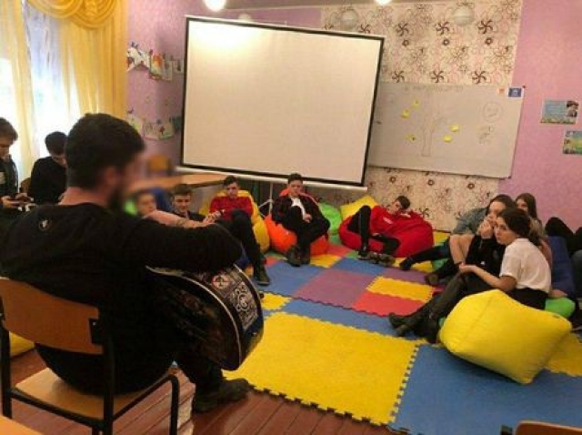 Волонтеры «Последнего блокпоста» подружились с детворой Золотого