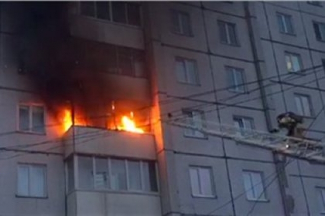 В Хрустальном огонь уничтожил несколько балконов в 9-этажном доме