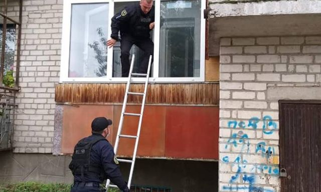 26-летний житель Северодонецка угрожал топором своей бабушке