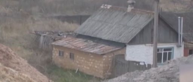 Село на Луганщине уходит под землю (видео)