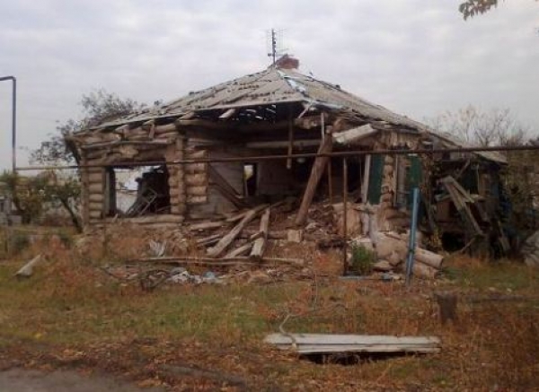 Счастье и Станица Луганская под обстрелом. Повреждены дома