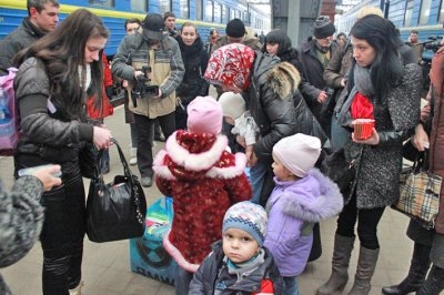 300 семей эвакуировали из Луганской области