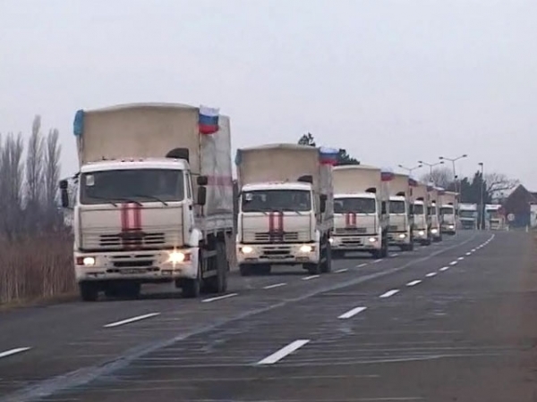 В Луганске разгружают очередную гуманитарку из России
