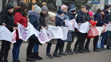 В Сватово в честь Дня Соборности Украины создали «Рушник единения»