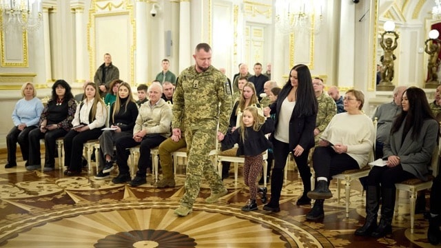 Семья Героя-пограничника получила сертификат на квартиру