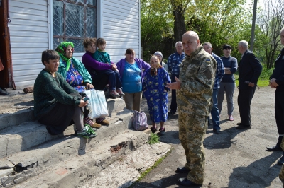  Геннадий Москаль привез в прифронтовое село гуманитарку