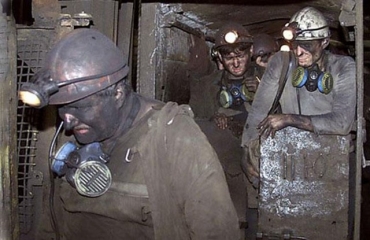 Непогода заблокировала под землей 90 шахтеров