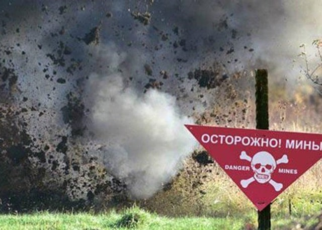 Четверо подростков подорвались на мине - один погиб
