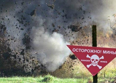 Четверо подростков подорвались на мине - один погиб