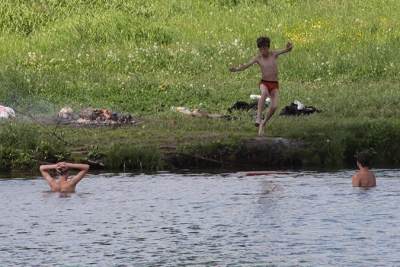 В Стаханове проверили качество воды в водоемах