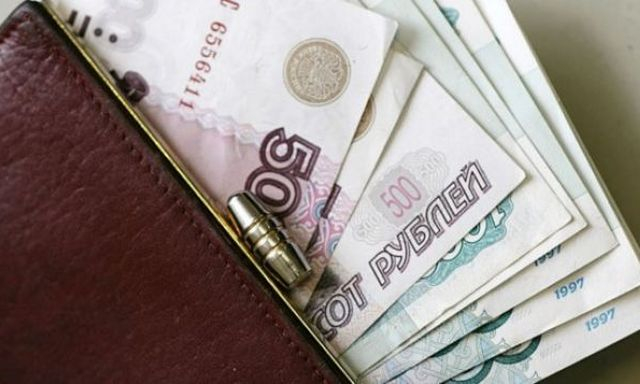 Жителям ОРЛО, не имеющим паспортов РФ, снижают заработную плату