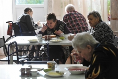 В Алчевске и Ирмино работают социальные столовые