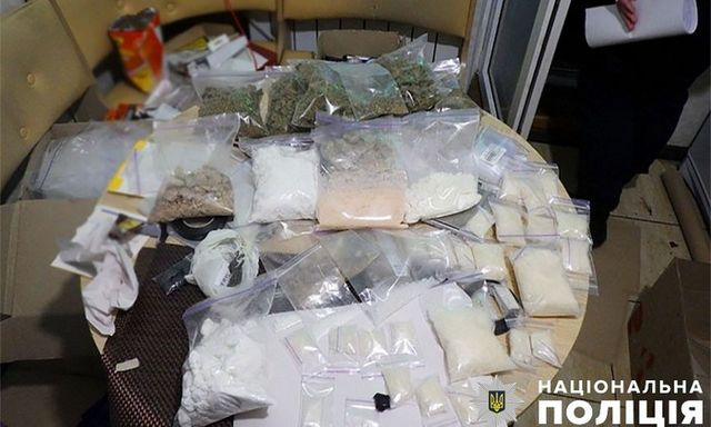 Уроженец Луганщины в Киеве распространял психотропные и наркотические вещества