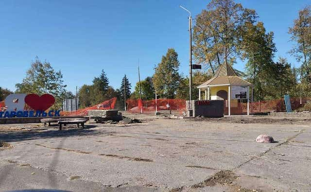 Коллаборационисты в Старобельске уничтожают любимый парк горожан