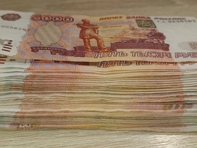 На предприятиях, подконтрольных «луганской республике», - миллионные долги по зарплатам