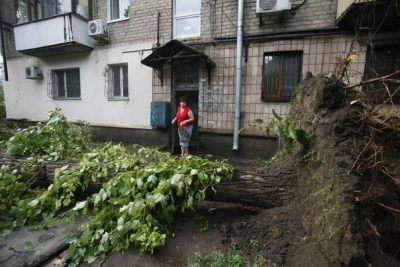 Последствия урагана в Луганске