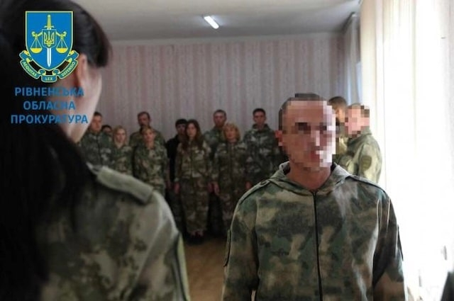 Полицейский-предатель осужден к длительному тюремному сроку