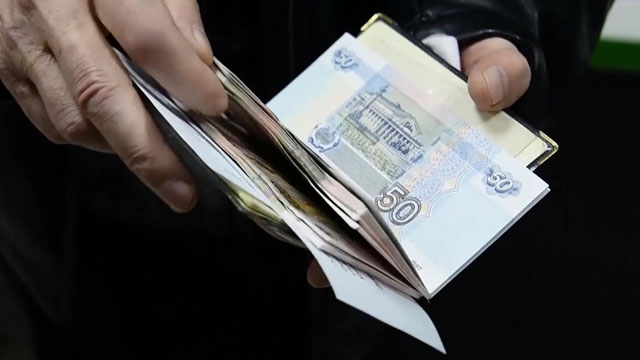 Работающие пенсионеры в ОРЛО в панике – говорят, что у них отберут пенсии
