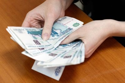 Уголовница украла деньги у больного ребенка