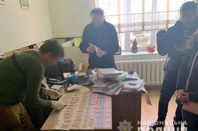 Во время получения «отката» задержана глава коммунального предприятия