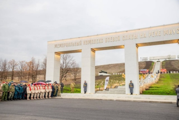 В Красном Луче оккупанты открыли «обновленный» мемориал на реке Миус