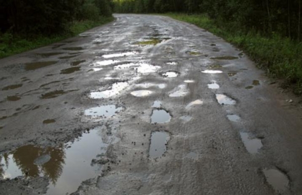 На Лугащине значительно повреждены три дороги госзначения