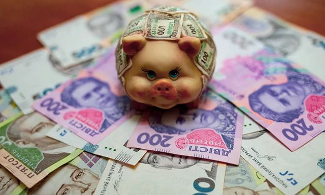 Бывшая зам. начальника отдела образования незаконно премировала сотрудников