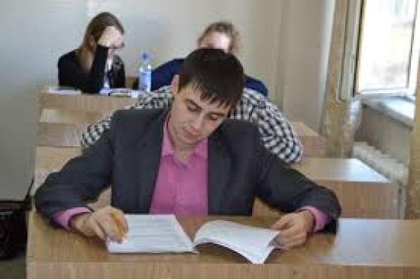 Преподаватель ЛНУ помогает луганчанам 