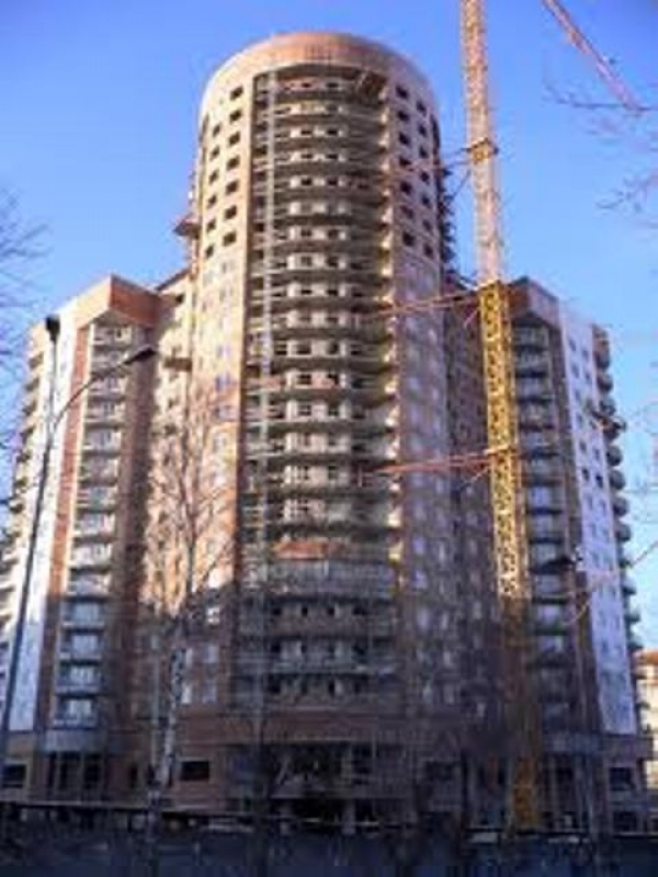 В Луганске достраивают 25-этажное здание