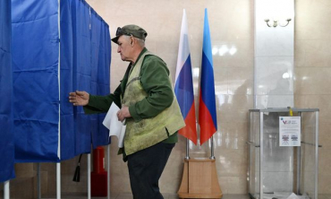 Жителям оккупированной Луганщины во время «голосования» вручали повестки в военкомат