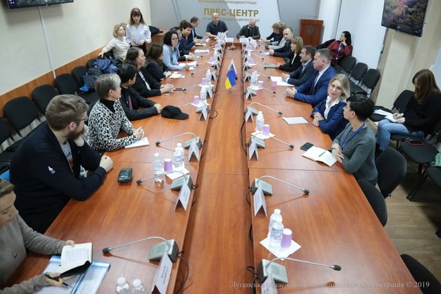Луганскую область посетила международная гуманитарная миссия
