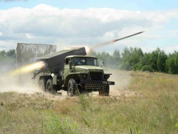 В районе Бахмутовки идет бой. Военным направили подмогу