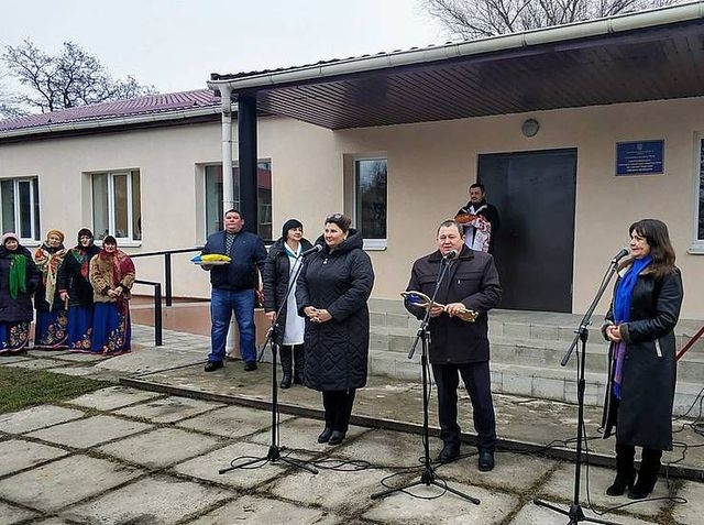 В с. Смоляниново открыли амбулаторию, а в Станице Луганской отремонтируют школу