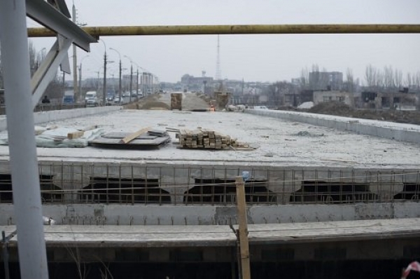 В Луганске продолжается строительство путепровода