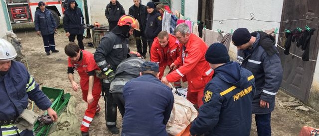 ЧП в с. Подгоровка: женщина упала в погреб и напоролась на арматуру (видео)