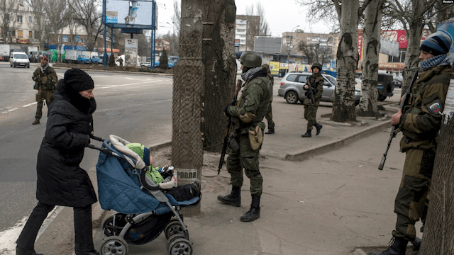Оккупанты на Луганщине преследуют молодых мужчин