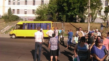 Жители Лисичанска перекрывают улицы – в знак протеста против прекращения водоснабжения