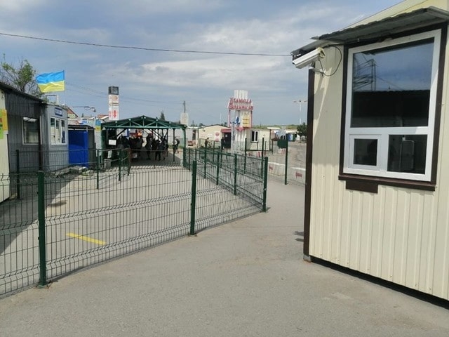 КПВВ в Станице Луганской приступил работе – но пропускают не всех
